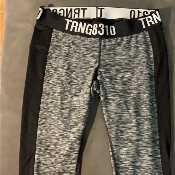 H & M Sport leggings - Picture 2 of 3